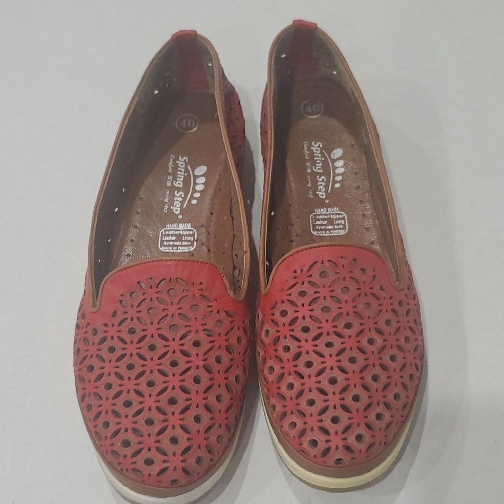 Spring Step Tulisa laser cut loafer.  Size 40 Red with tan trim.